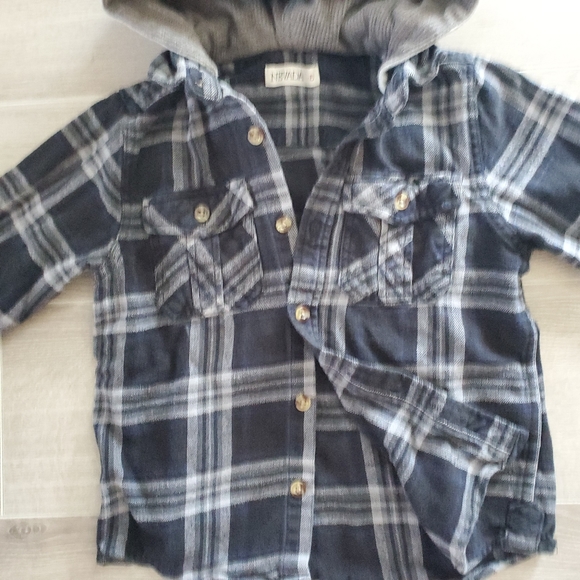 3/$20NEVADA Hooded Flannel Boys Size 5 - Picture 3 of 3
